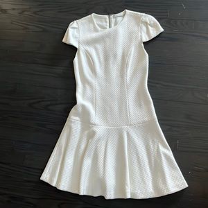 Alicia and Olivia size 6 dress. Off white quilted pattern